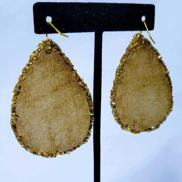 🆕Crushed Gold Edge, Resin Fashion Earrings - Picture 5 of 9